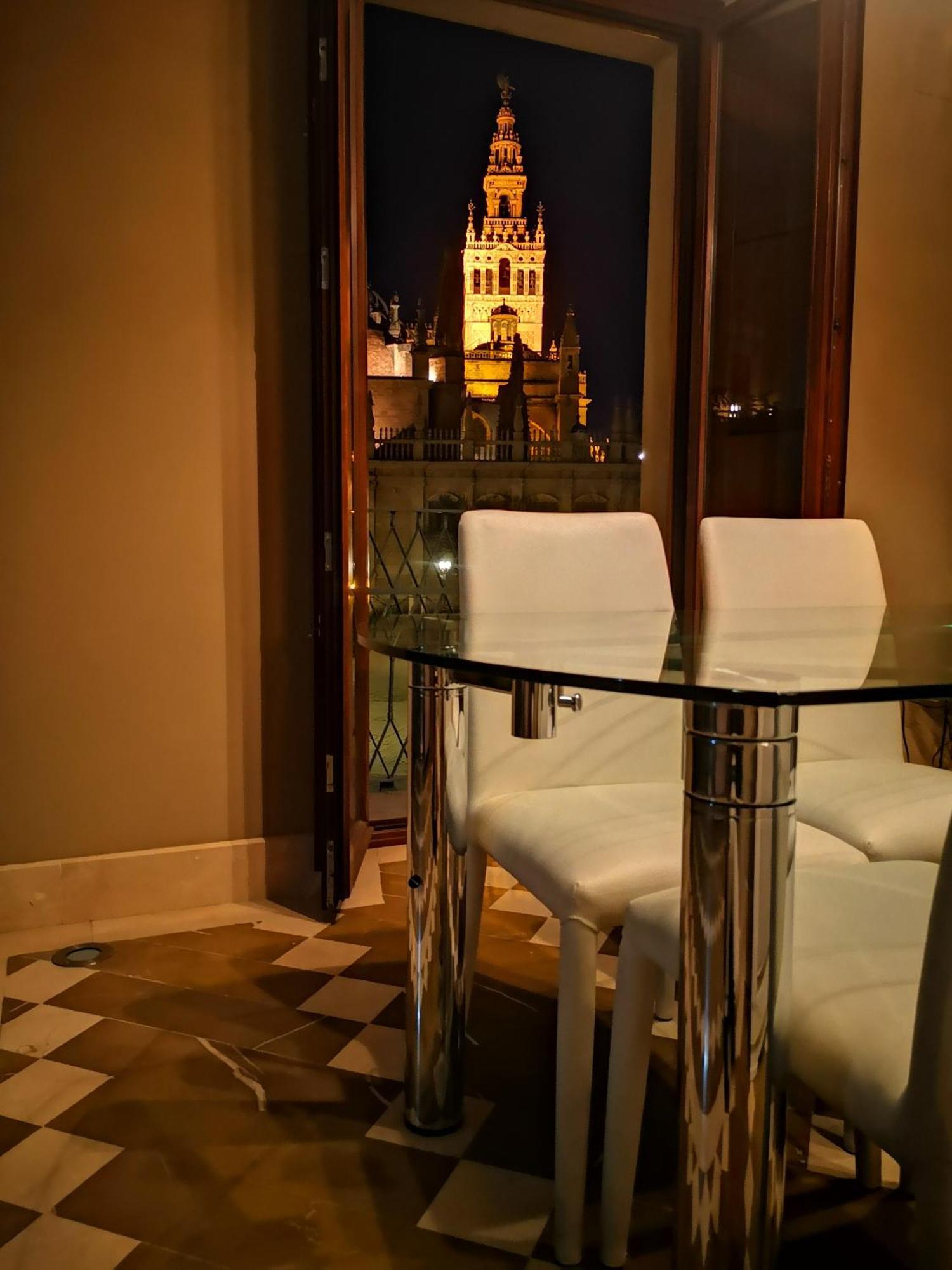 Luxury Apartment With Views To Alcazar, Cathedral And Giralda. Sevilla Dış mekan fotoğraf